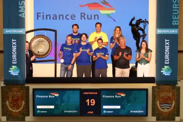 Representatives from Florius, the main sponsor of the Finance Run,  opened the Amsterdam Stock Exchange this morning 
