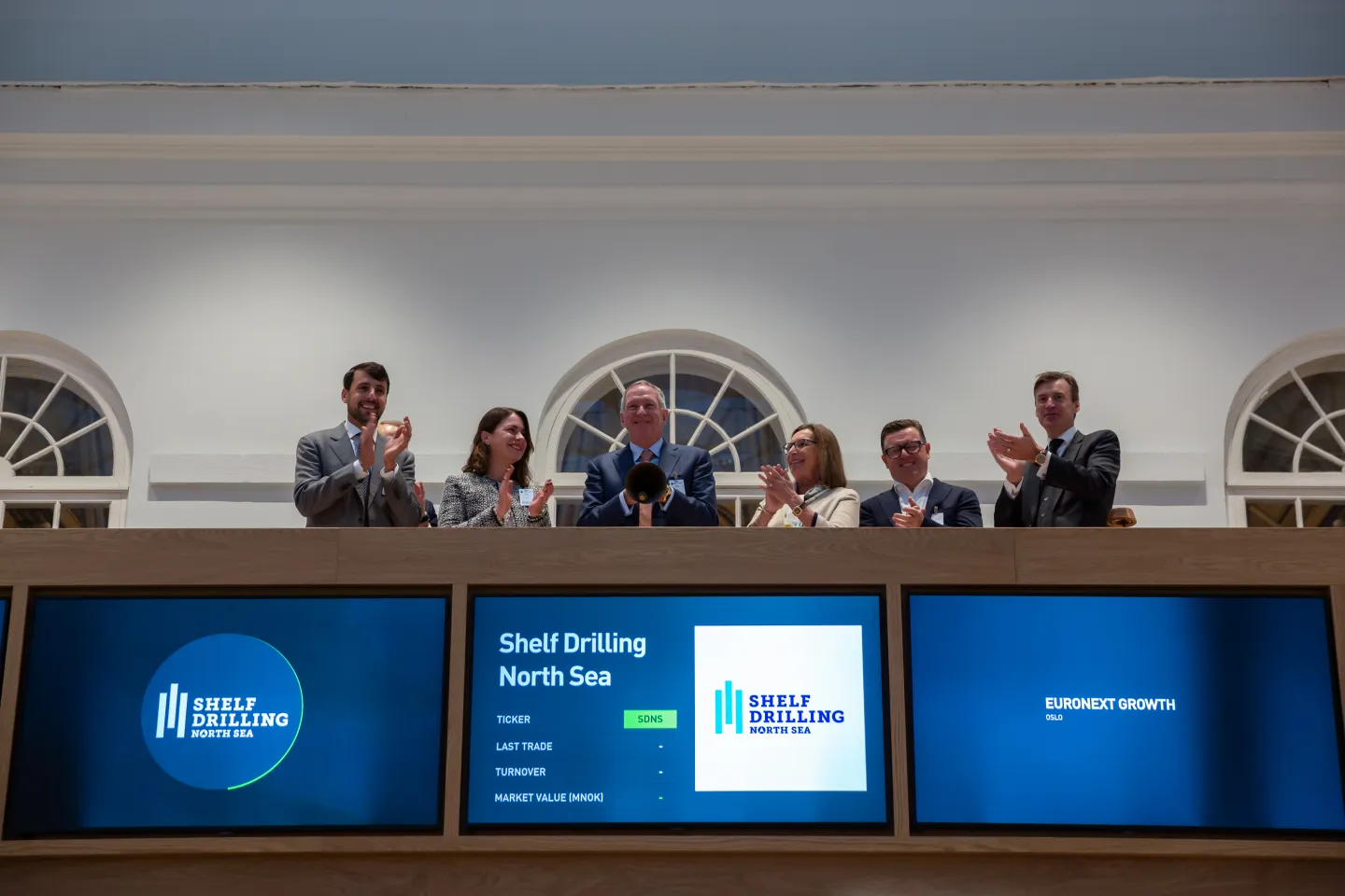 Shelf Drilling North Sea opening the market at Oslo Børs 12 October 2022 to celebrate the company's admission to Euronext Growth Oslo
