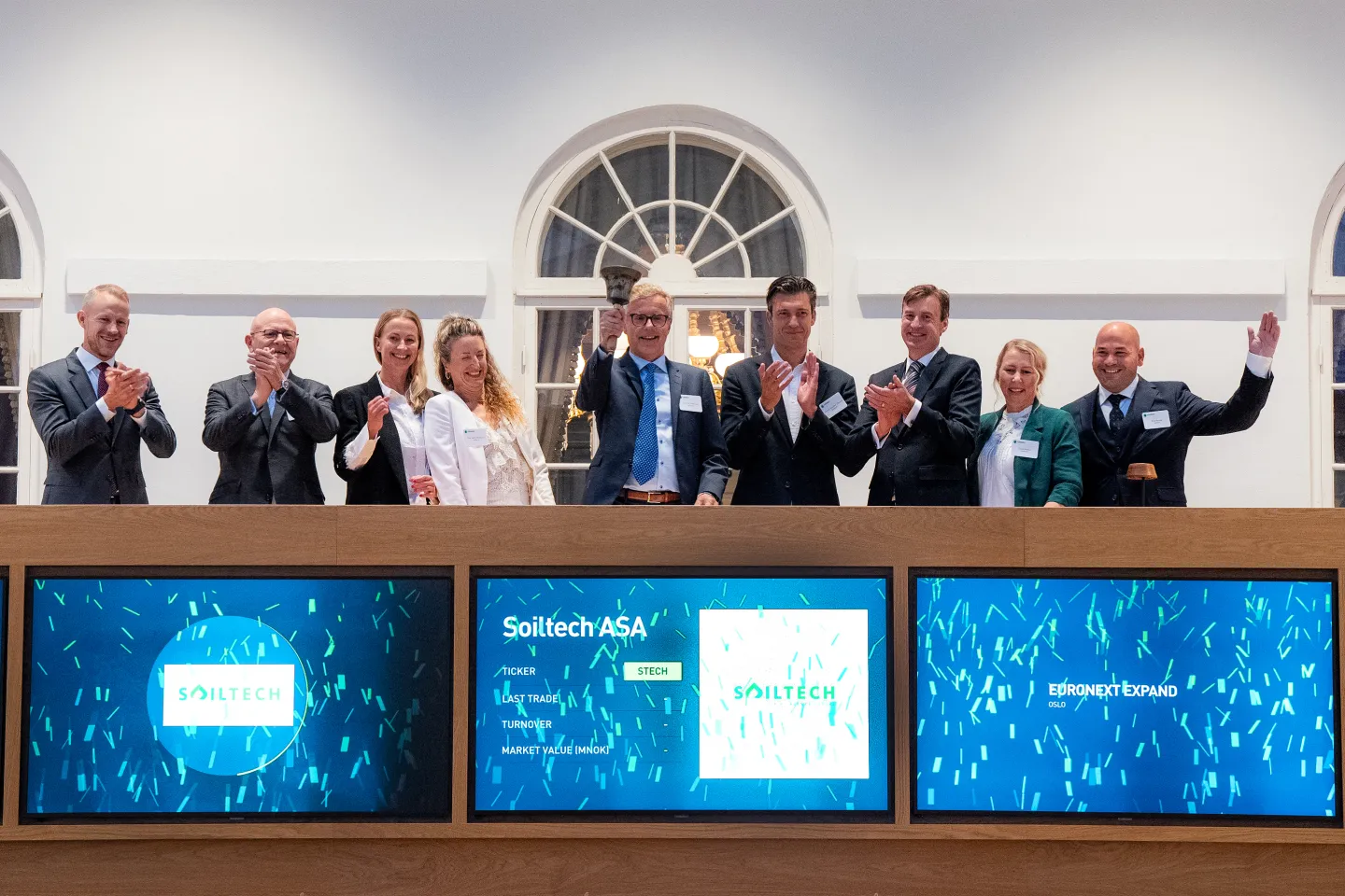 Jan Erik Tveteraas, CEO of Soiltech, rang the bell this morning to celebrate the listing and the first day of trading on Euronext Growth Oslo. The company was welcomed by Øivind Amundsen, CEO of Euronext Oslo Børs. 