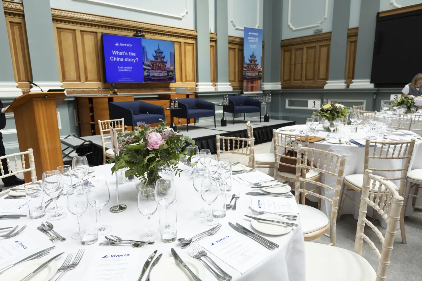 Round tables 
