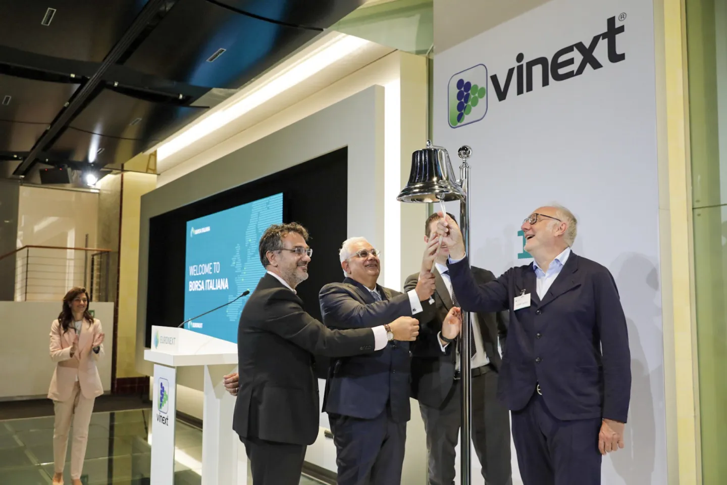 Ring the bell Vinext IPO