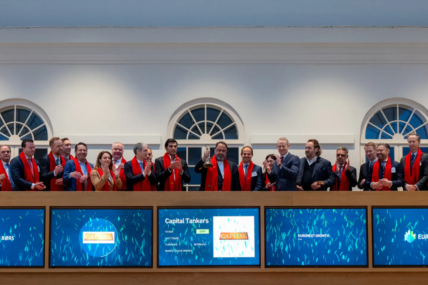 Caption: Evangelos Marinakis, the founder and chairman of Capital Maritime & Trading Corp. rang the bell this morning to celebrate the listing of Capital Tankers Corp. on Euronext Growth Oslo. The company was welcomed by Eirik Høiby Ausland, Head of Listing Nordics in Euronext. (Photo: Thomas Brun | NTB) 