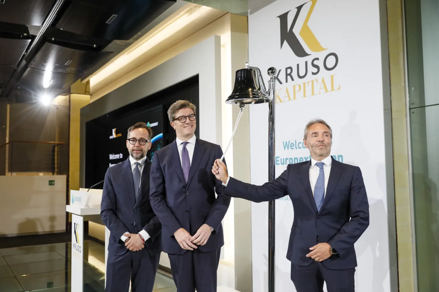 Photo of bell ceremony celebrating Kruso Kapital listing on Euronext Milan
