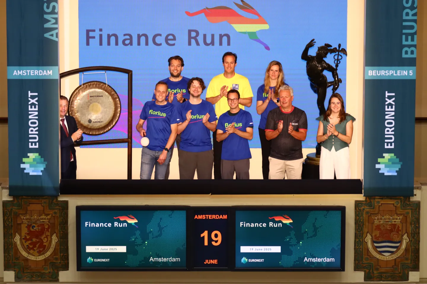 Representatives from Florius, the main sponsor of the Finance Run,  opened the Amsterdam Stock Exchange this morning 