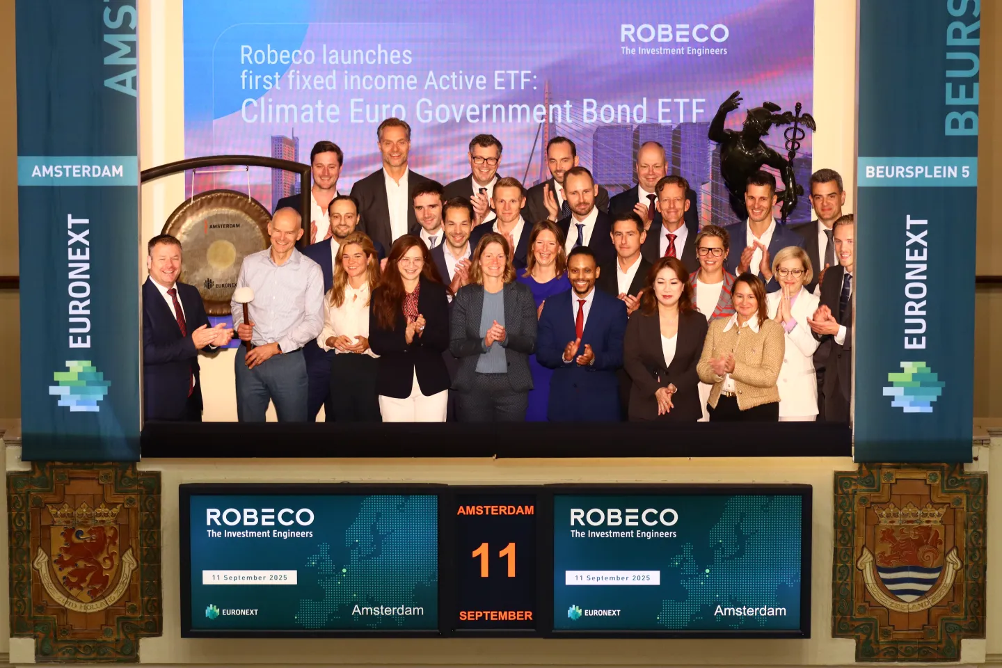 Robeco celebrates the launch of new active ETF gong ceremony Amsterdam