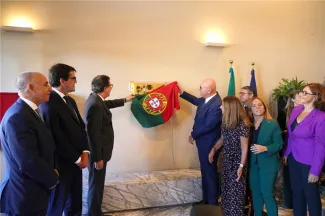 Unveiling the plaque of the Euronext porto office
