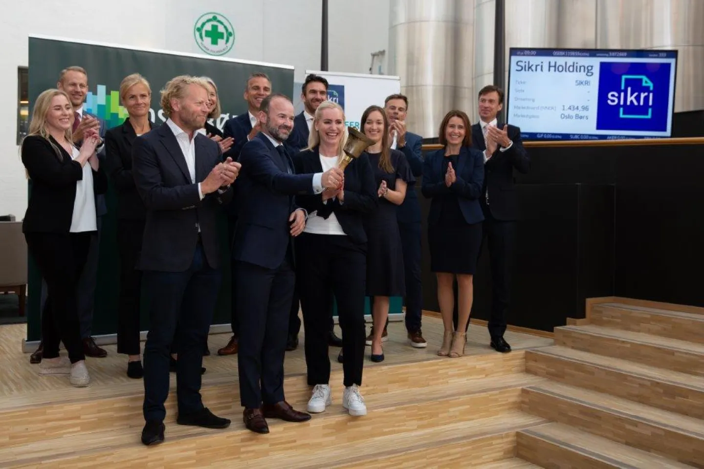 The Sikri Holding team ringing the bell to celebrate the transfer of the company to the Oslo Børs main market